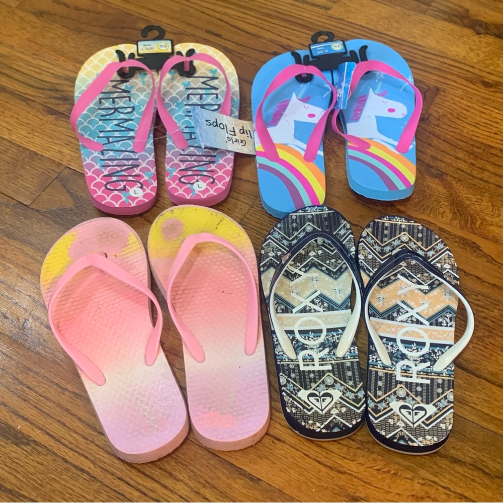 4 Pairs Girls Flip Flop Beach Sandal Shoes
2 / 3
NWT Mermaid & Rainbow
GUC Roxy - Picture 11 of 11